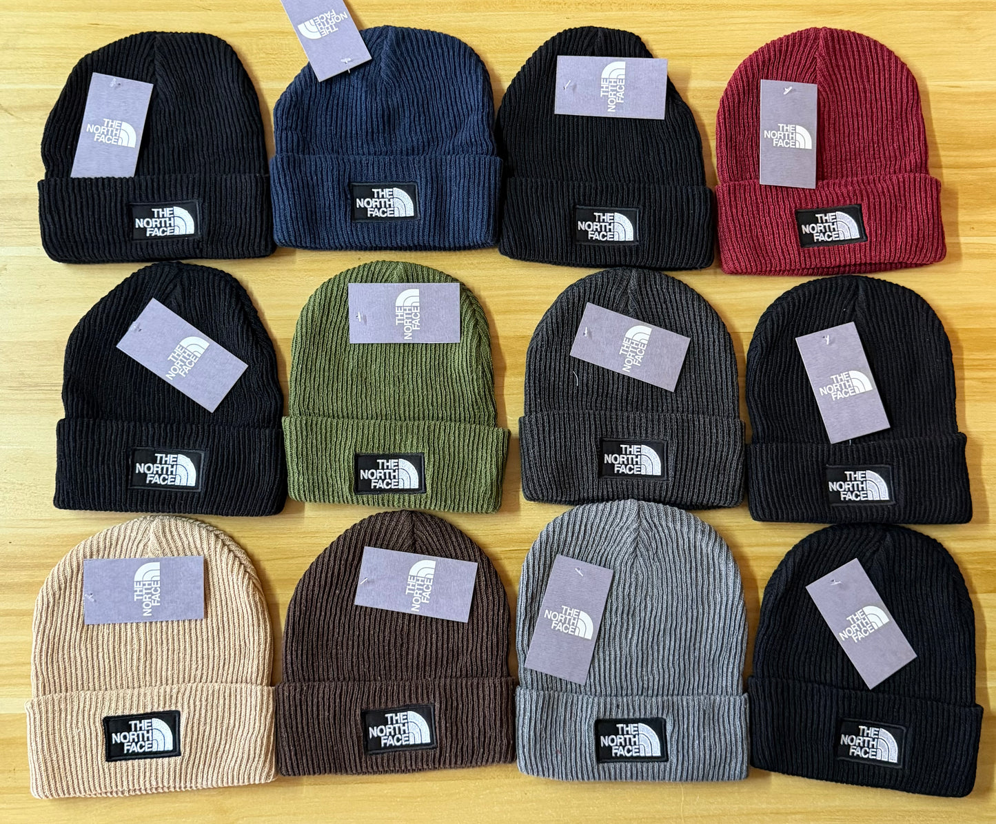 12 gorros TNF.