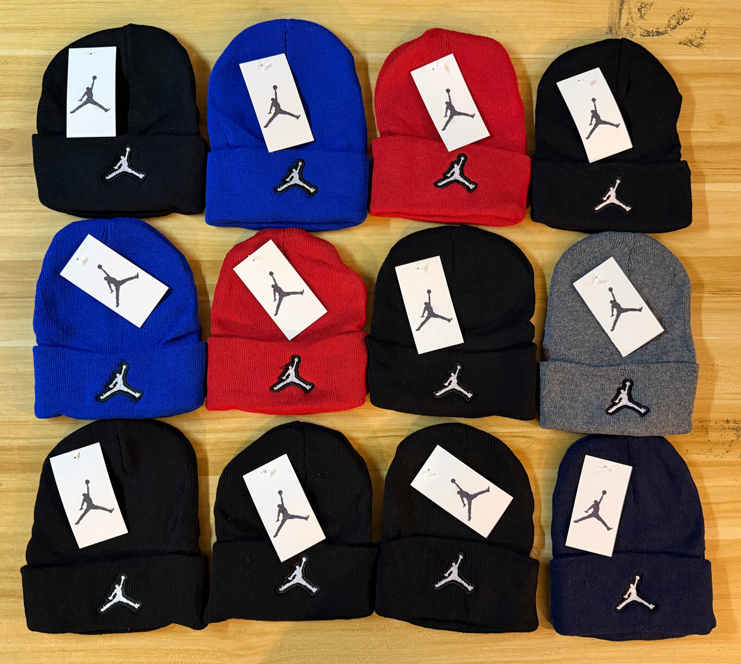 12 gorros JORDAN.