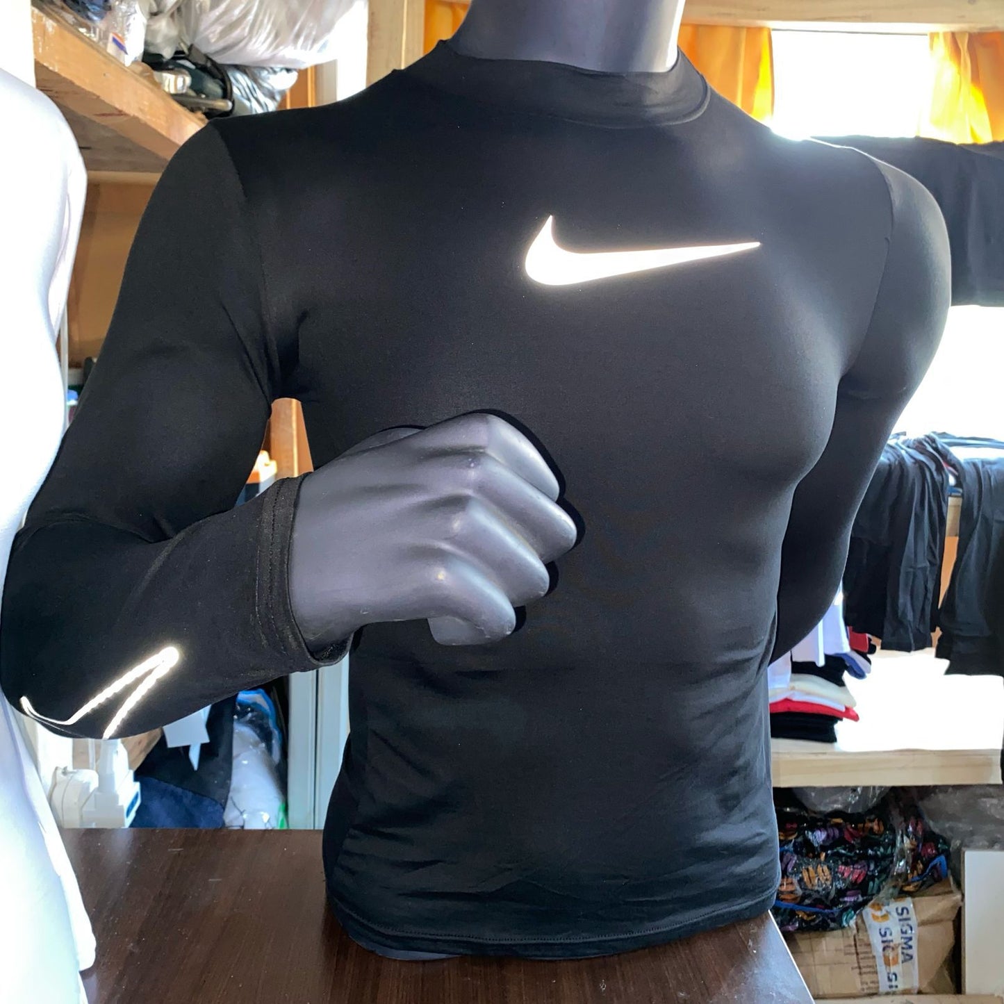 Docena de primera capa Nike, 8 negras 4 blancas.