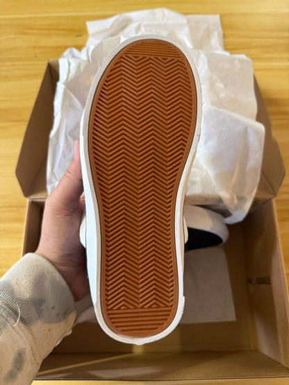 Zapatillas estilo Vans.