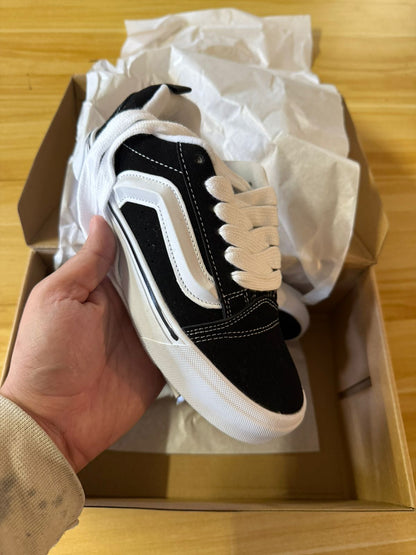 Zapatillas estilo Vans.