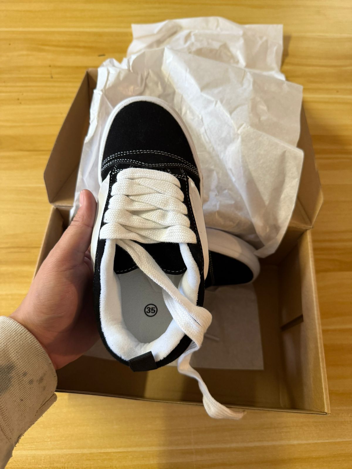 Zapatillas estilo Vans.