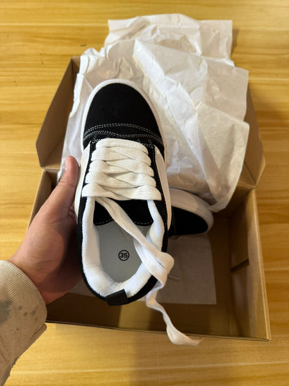 Zapatillas estilo Vans.