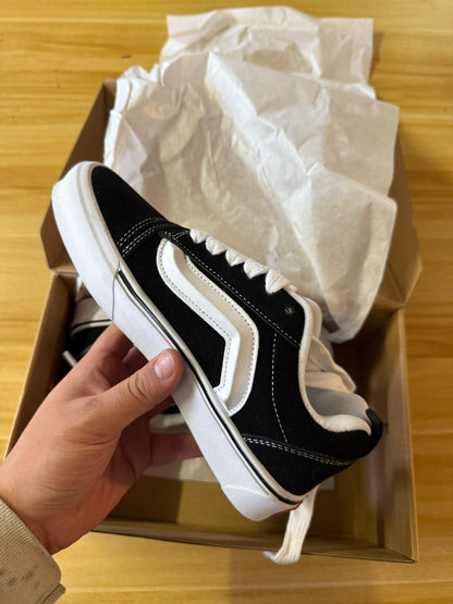 Zapatillas estilo Vans.