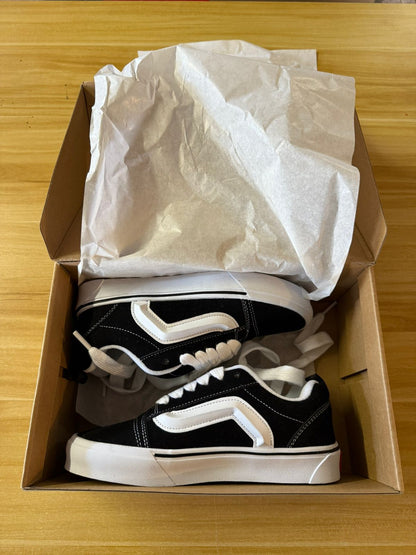 Zapatillas estilo Vans.